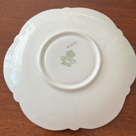 Rare Aynsley vintage bone china tea cup & saucer, bright green/gold gilt trim - Picture 8 of 10